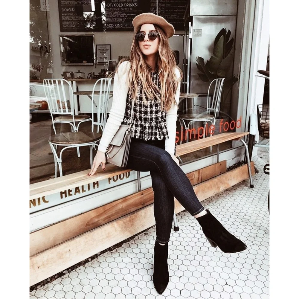 Frye Flynn Short Zip Fall/Winter Black Leather Heeled Chic Everyday Ankle Bootie - Picture 3 of 15